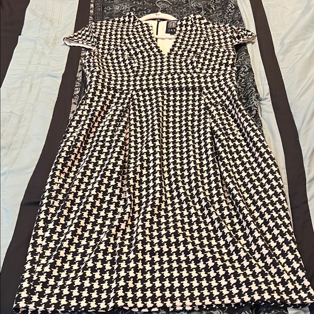 JAX Black and White Houndstooth Midi Dress - Picture 2 of 8